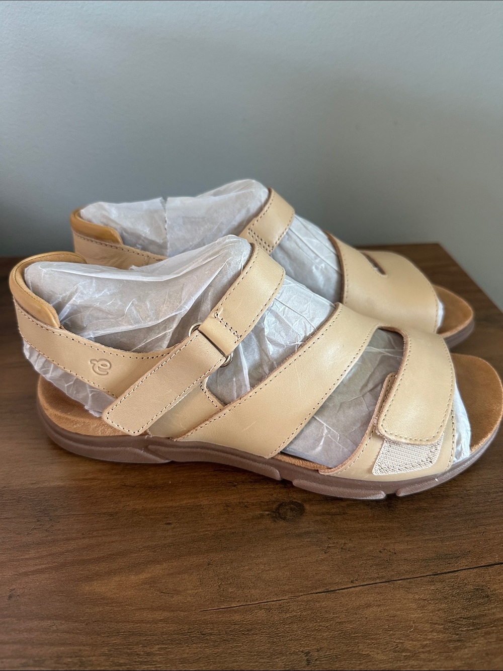 Easy Spirit Women's Neutral Beige Leather Comfort Sandals